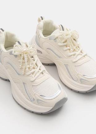 Женские массивные кроссовки (dad shoes) бренда sinsay в светло-бежевом (молочном)