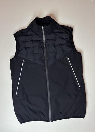 Monterrain interval 2.0 running gilet в цвете jet black, оригинальная дорогущего бренда спортивная безрукавка.