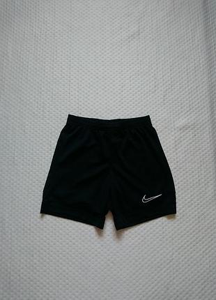 Спортивные шорты nike на 8-9 лет