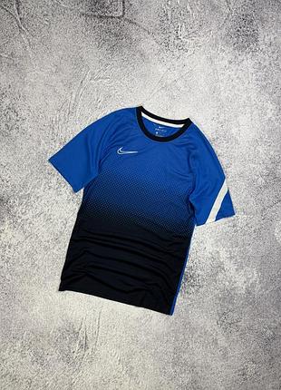 Спортивна чоловіча футболка nike dri-fit academy