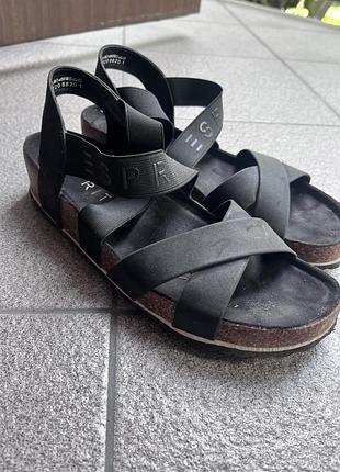 Класні шкіряні босоніжки сандалі