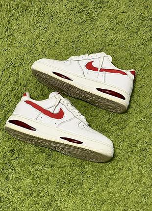 Nike air force 1 low evo в цвете "white university red"
