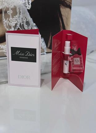 Пробник () жіночих парфумів miss dior essence