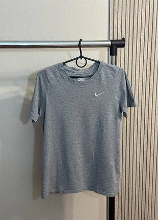 Фуьболка nike на 12-13 років