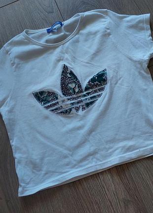 Укорочена футболка adidas ( l6)