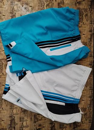 Пляжные шорты на сеточке.adidas