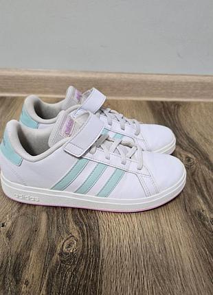 Кроссовки adidas на девочку, осенние белые