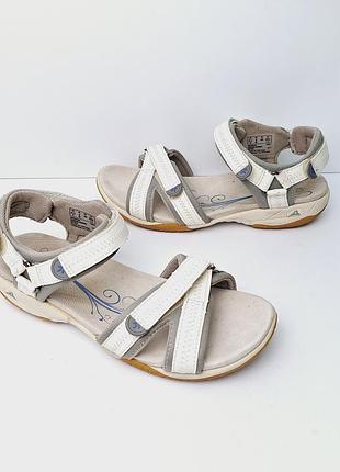 Босоніжки clarks