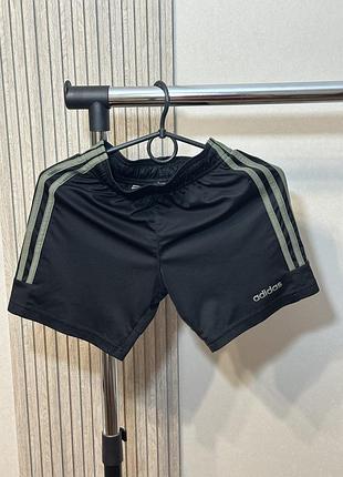 Шорти adidas на 9-10 років