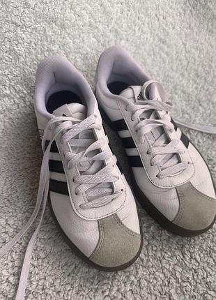 Кросівки adidas