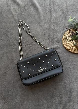Стильна сумка mixed stud small bond street від victoria's secret black silver на ланцюжку кросбоді