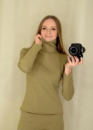 Женский теплый зимний гольф на флисе с высоким горлом-стойкой. однотонный. оливковый, 42