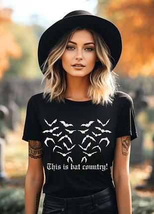 Футболка this is bat country