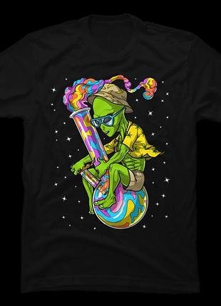 Футболка stoner alien riding bong