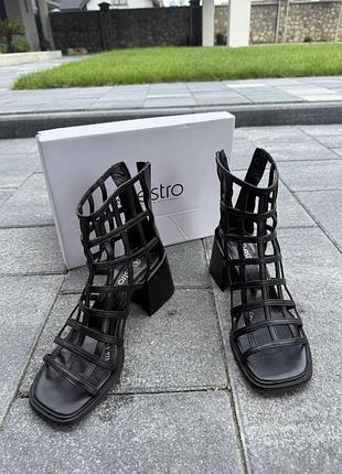 Босоніжки, босоножки , туфлі estro