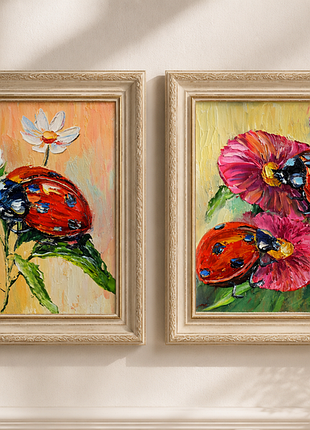 Хранители коровки среди цветов, живопись диптих 20×20 см