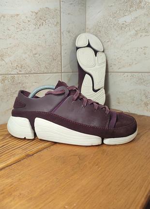 Женские кожаные сникерсы clarks trigenic flex.