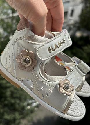 Босоніжки flamingo