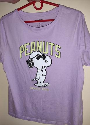 Сток катон стильная фирменная футболка сирень принтом snoopy от бренда peanuts.м-л