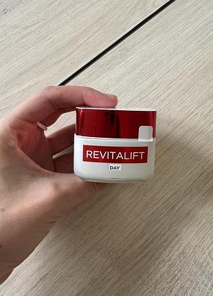 Денний крем l’oreal revitalift