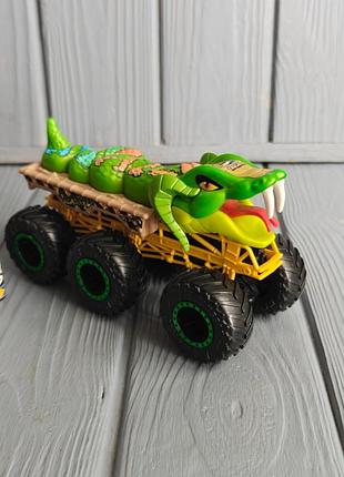 Машинка hot wheels monster trucks cage rattler