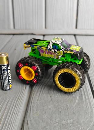 Машинка hot wheels monster trucks 1:64