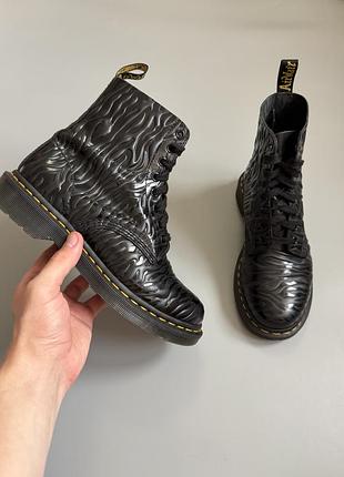 Ботинки dr martens 1460 flames pascal zebra 39(24cm)