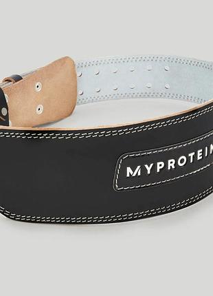 Кожаный атлетический пояс myprotein для поддержки спины во время силовых тренировок.