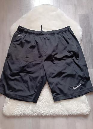 Чоловічі спортивні шорти nike