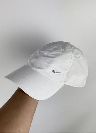 Кепка nike білий колір