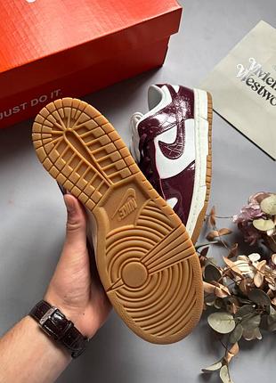 Nike sb dunk burgundy croc