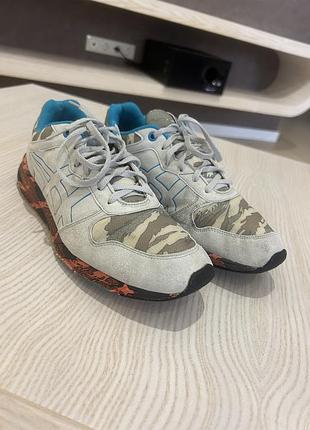 Лімітовані кросівки onitsuka tiger shaw runner camo / orange sole, розмір 42