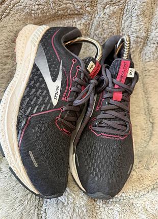 Кросівки жіночі brooks 39 р.( уст 25 см,вʼєтнам