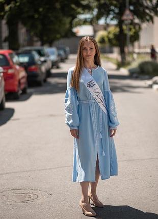 Шикарне вишите плаття, підійде на ваше свято 🎀( одягла один раз на випускний, брала в магазині за 7 тисяч )