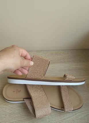 Шлепанці жіночі