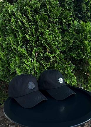 Стильний акцент твого образу: кепка moncler