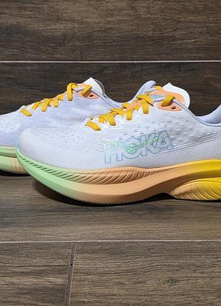 Оригінальні кросівки hoka mach 6