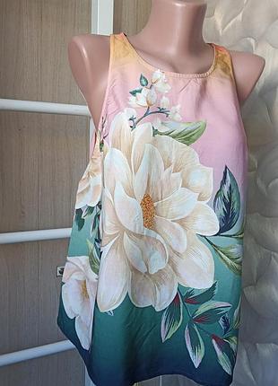 Яскрава віскозна маєчка блузка