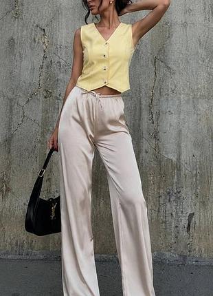 Женская жилетка классического кроя
