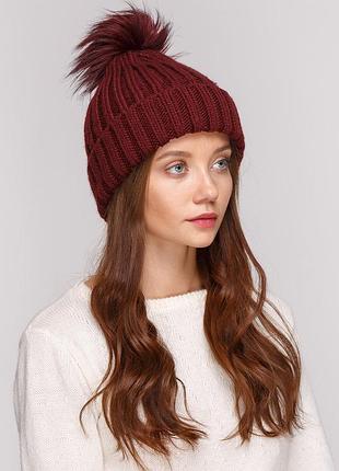 Продам бордову шапку з бубоном