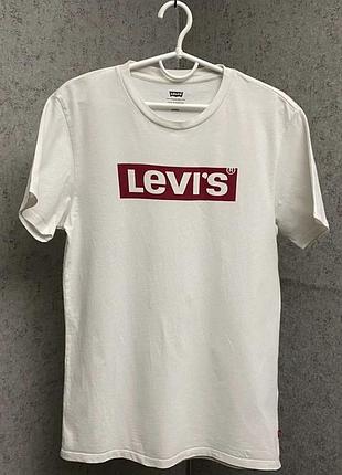 Біла футболка від бренду levi's
