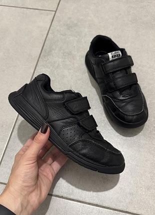 Шкіряні кросівки clarks для хлопчика чорні р. 32 (20 см)