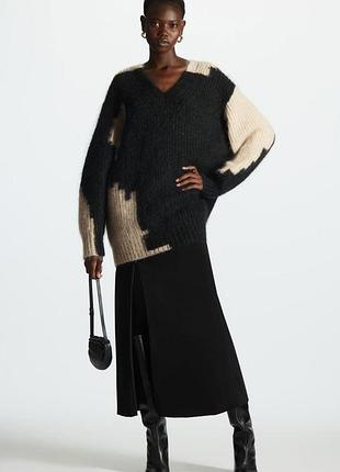 Свитер cos oversize в черно-молочном цвете