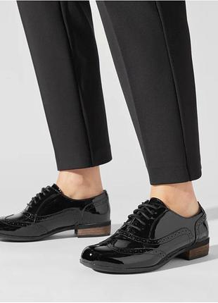 Оксфорди clarks havisham oak натуральна лакована шкіра,  лофери clarks натуральна шкіра, туфлі жіночі 40 розміру.