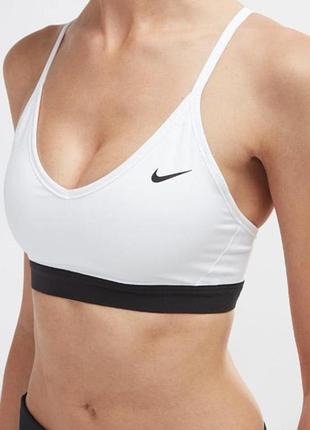 Топ спортивний nike білий