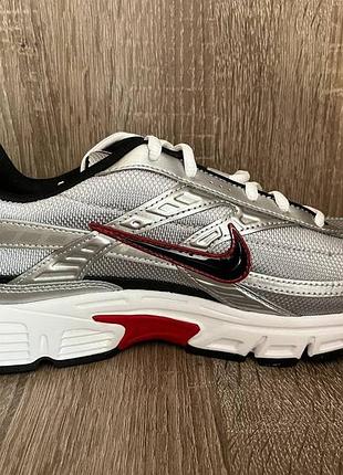 Nike initiator metallic 394055 001 43 оригінал нові