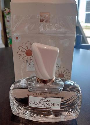 Французская парфюмированная вода miss cassandra