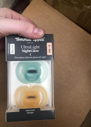 Нові пустушки соски tommee tippee ultra light ночные 0-6 місяці месяца новые пустышки дурники