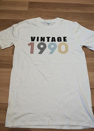 Футболка gildan «vintage 1990» белая, размер s, новая