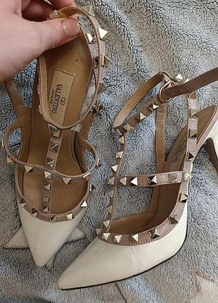 Туфлі жіночі valentino garavani rockstud бежеві